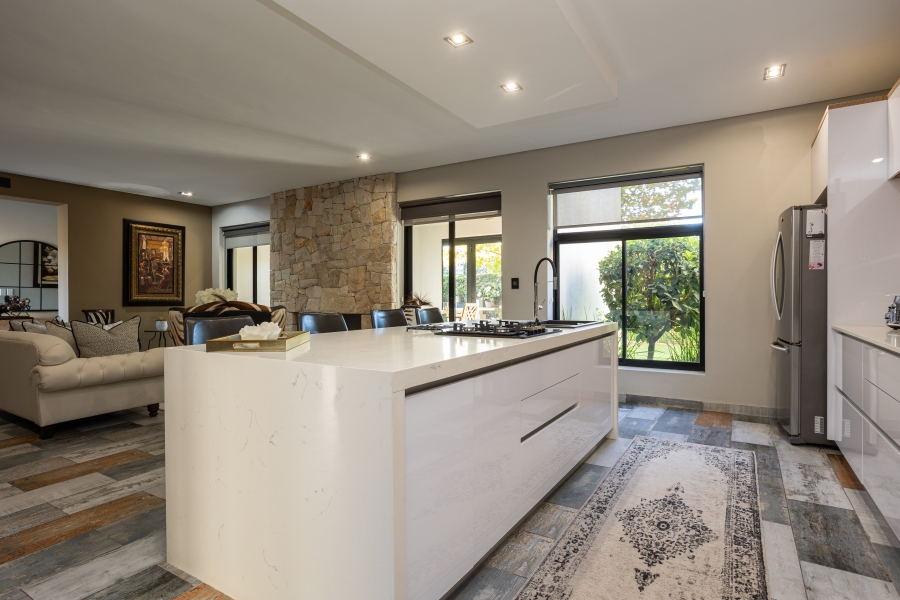 6 Bedroom Property for Sale in Winelands Western Cape